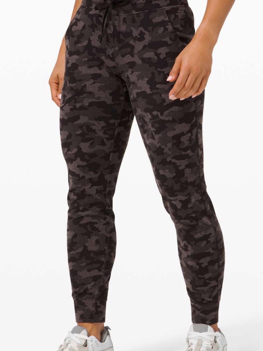 Lululemon Ready to Rulu Jogger
Heritage Camo Jacquard Black Lunar Rock Size 6